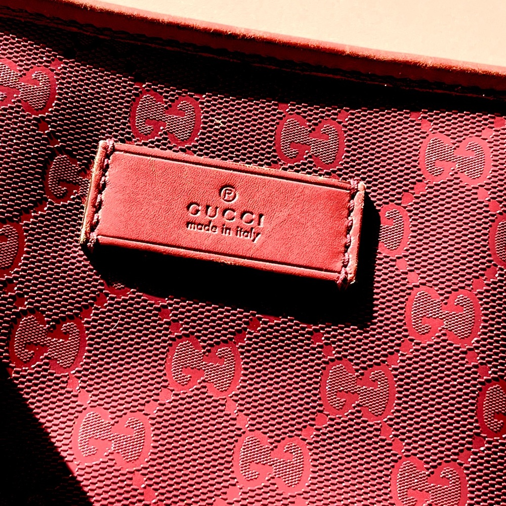 Gucci: Supreme GG Imprime Joy PVC Leather Tote Bag Tote Bag (pink/ red) - Picture 11 of 17